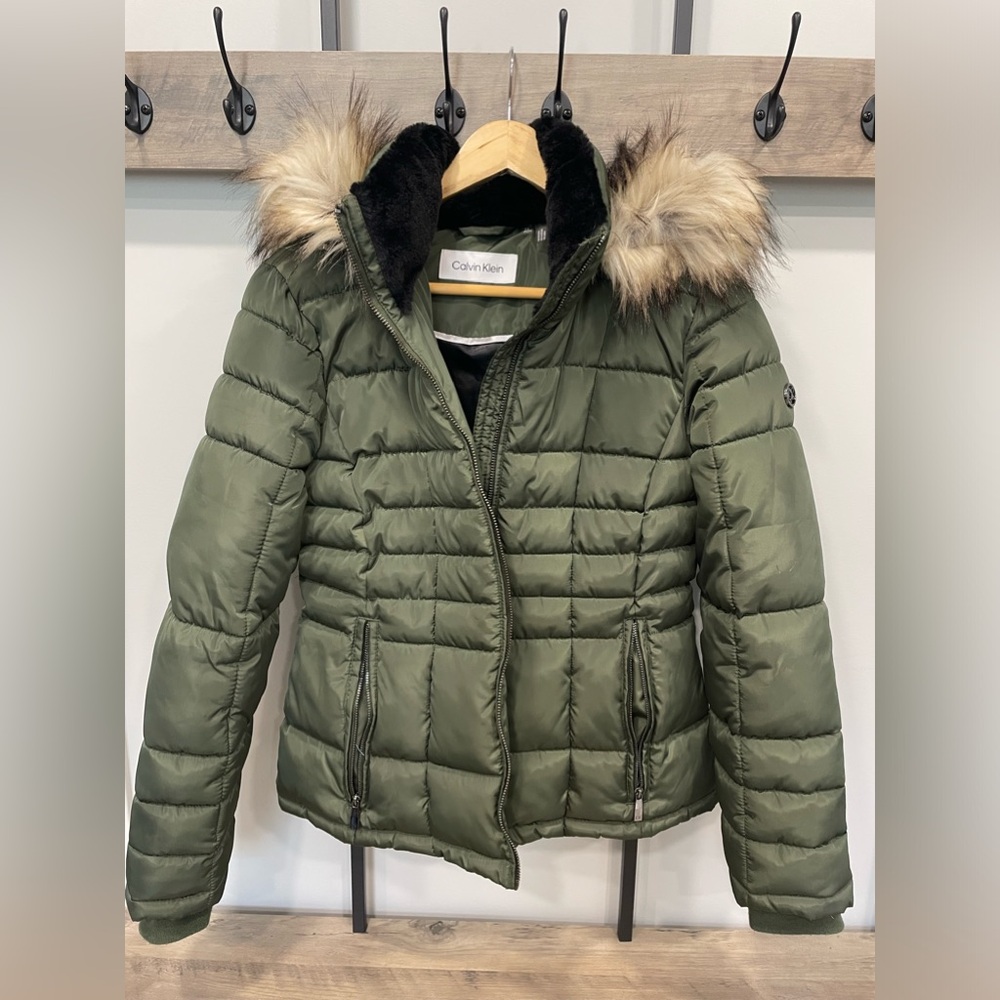 COPY - Small Women's Calvin Klein Black and Army Green Puffer Coat with Faux Fu… - Picture 5 of 12